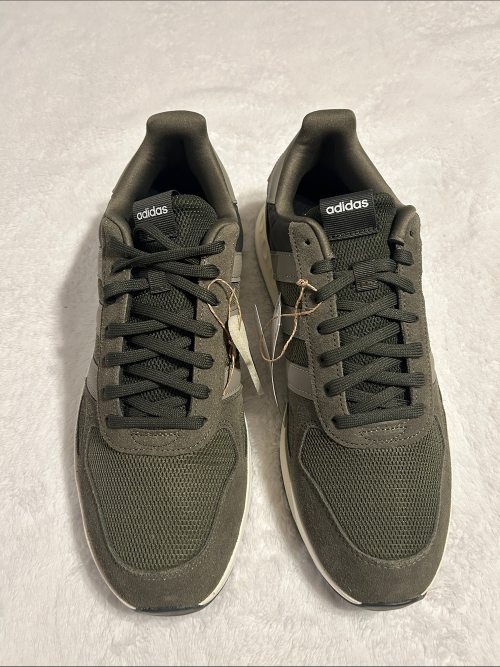 adidas Run 84 Strata Olive Green men’s Low-Top Sneakers CLOUDFOAM. Size 12